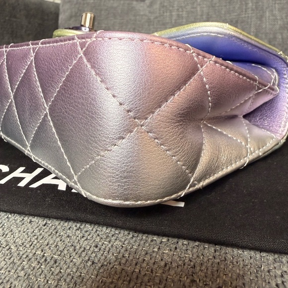 CHANEL CC CHAIN Gradient Metallic Calfskin Quilted Clutch - Picture 11 of 16